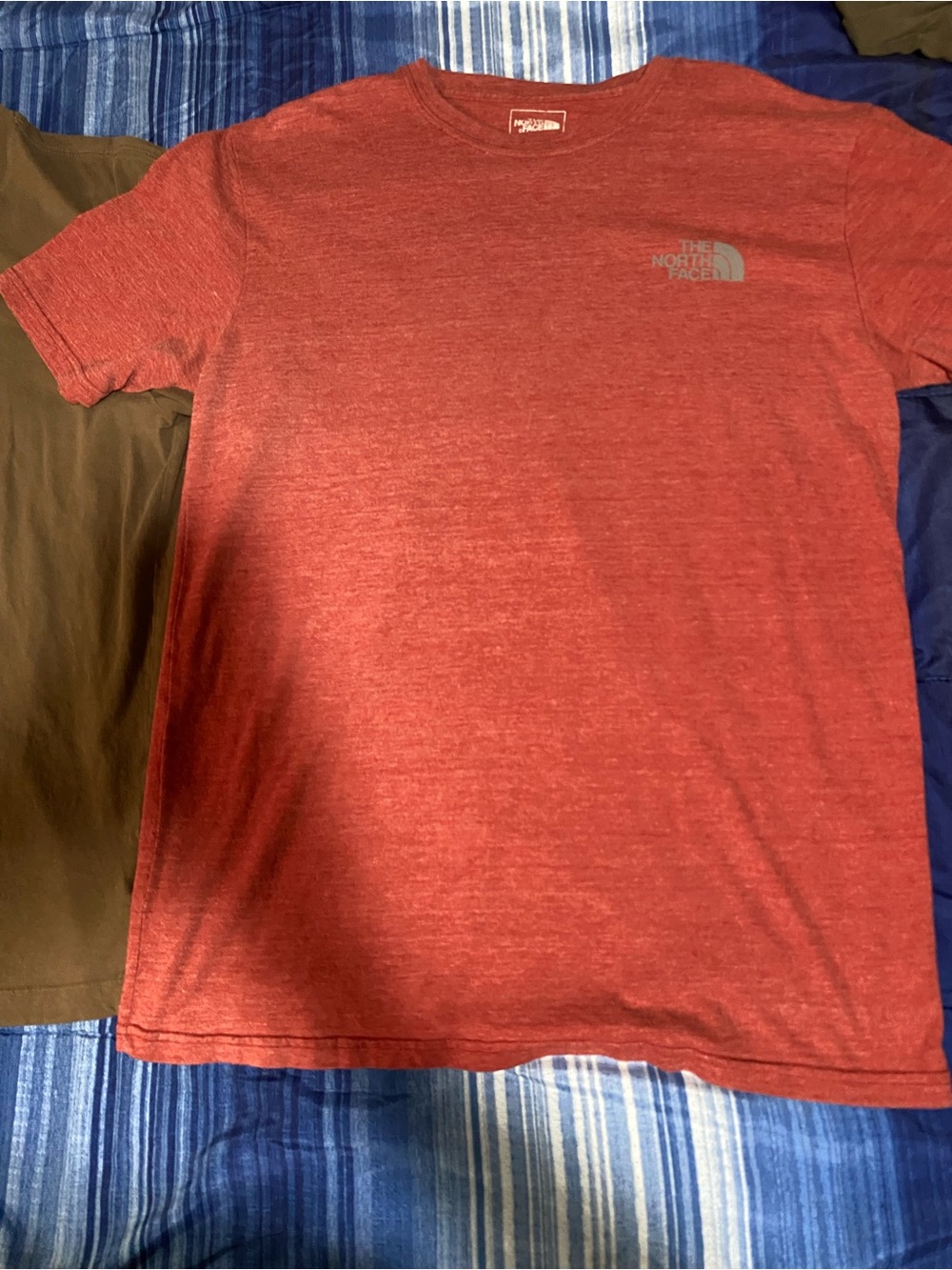 The North Face Men’s Brown Graphic Tee & Red Crew Short Sleeve Set - Picture 2 of 7